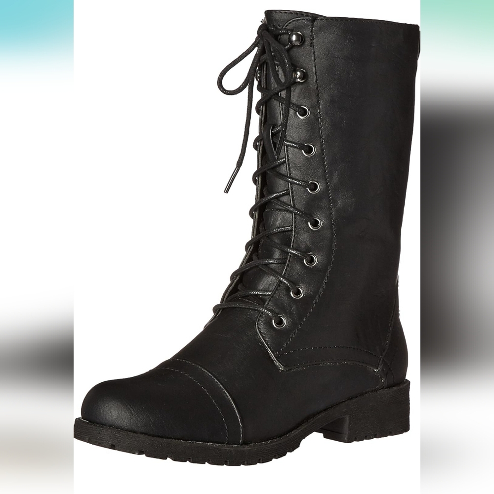Size 6 stylish lace-up boots from Nature Breeze.
